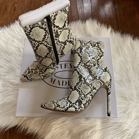 New Steve Madden Whimsy Snakeprint Booties - Picture 7 of 8